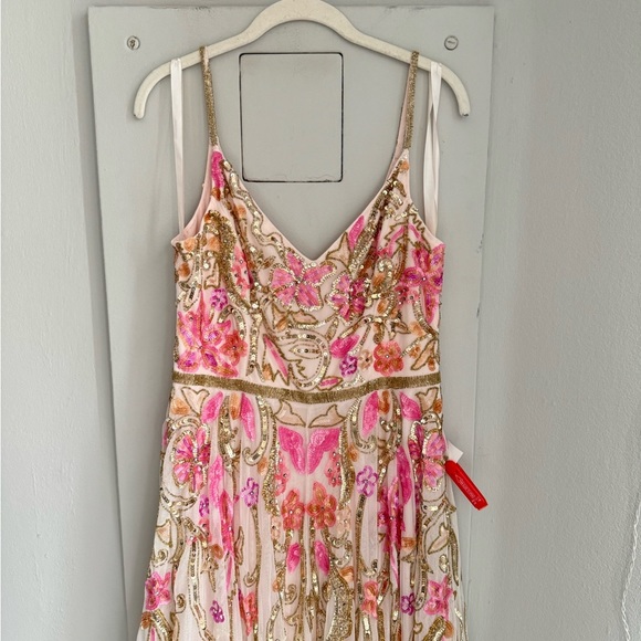 MAC DUGGAL NWT V Neck Floral Embellished Spaghetti Strap Gown in Oyster Multi 10 - Picture 10 of 13